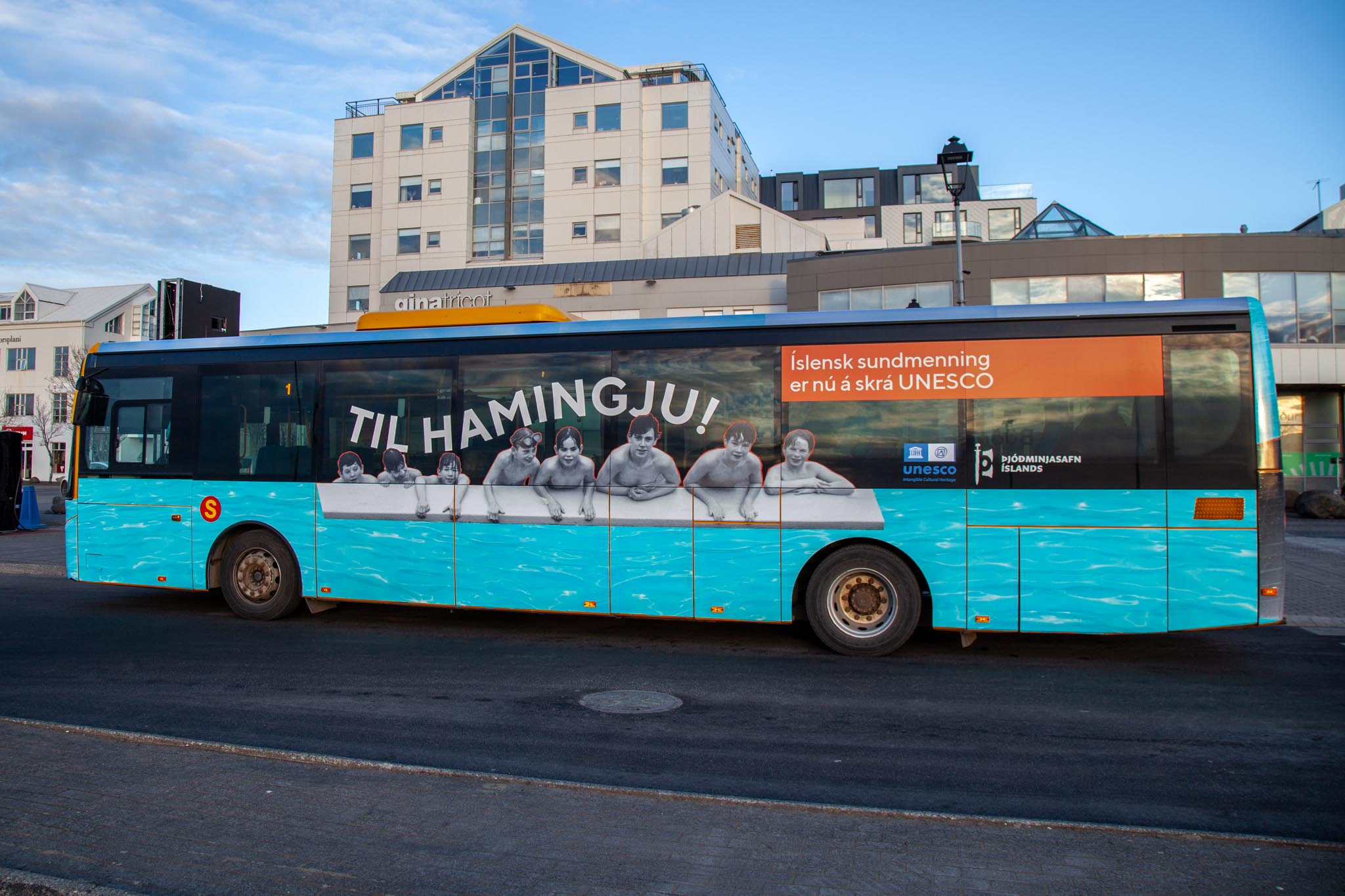 Reykvísk börn fá frítt í strætó frá og með 4. maí – börn í Hafnarfirði bíða enn eftir útfærslunni