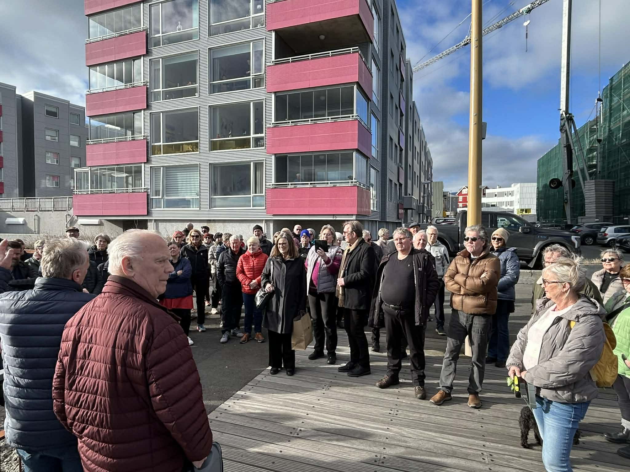 Myndir: Hátt í hundrað manns fræddust um sögu byggðar og hafnar í blíðskaparveðri